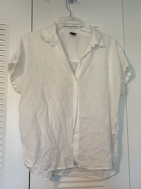 Patagonia Women’s Lightweight White Short-Sleeve Button-Down Shirt